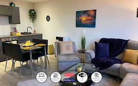 Centrally Located Cosy 2 Bed Duplex City Apartment By Green Haven Escapes In Bradford